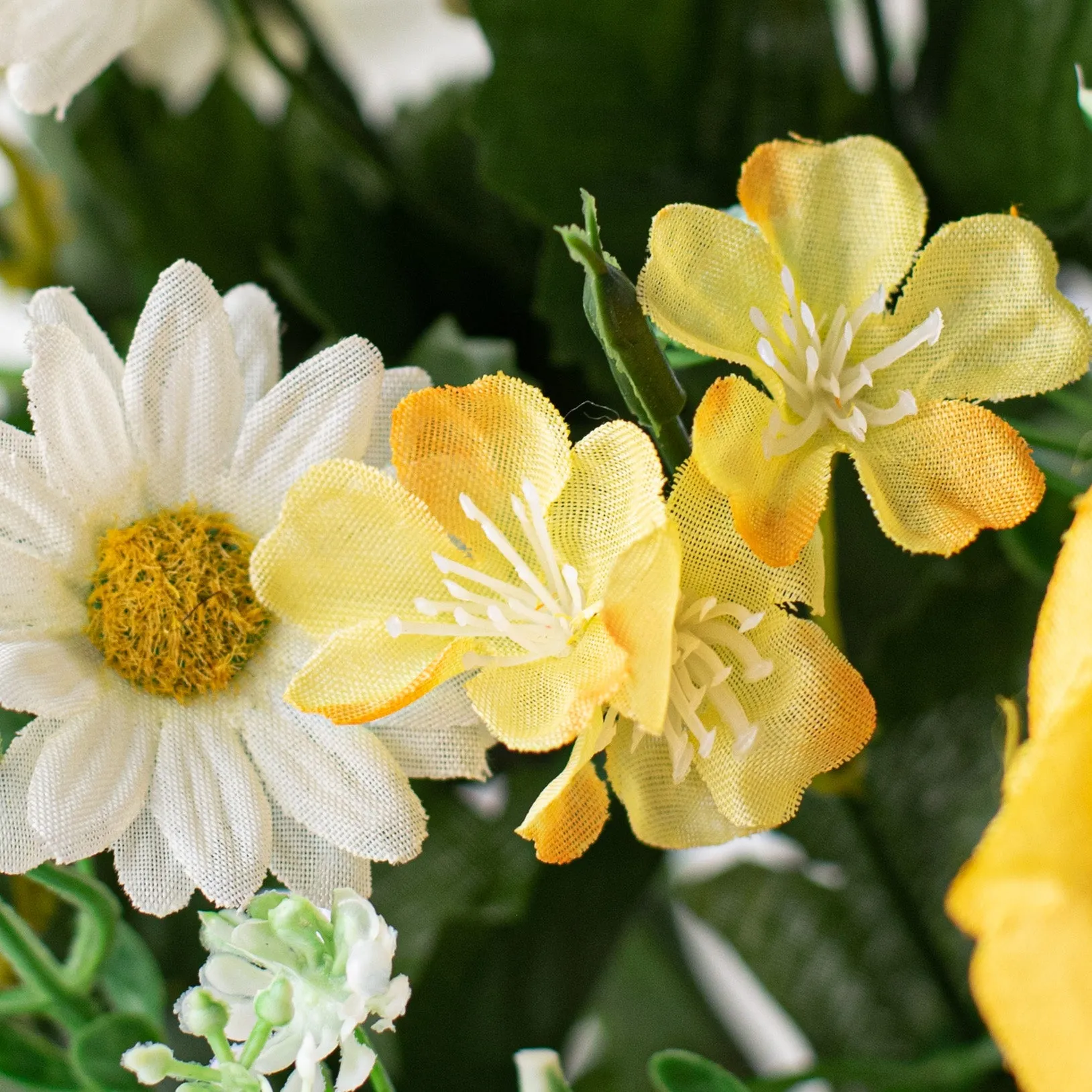 18" Rose & Daisy Bush: Yellow