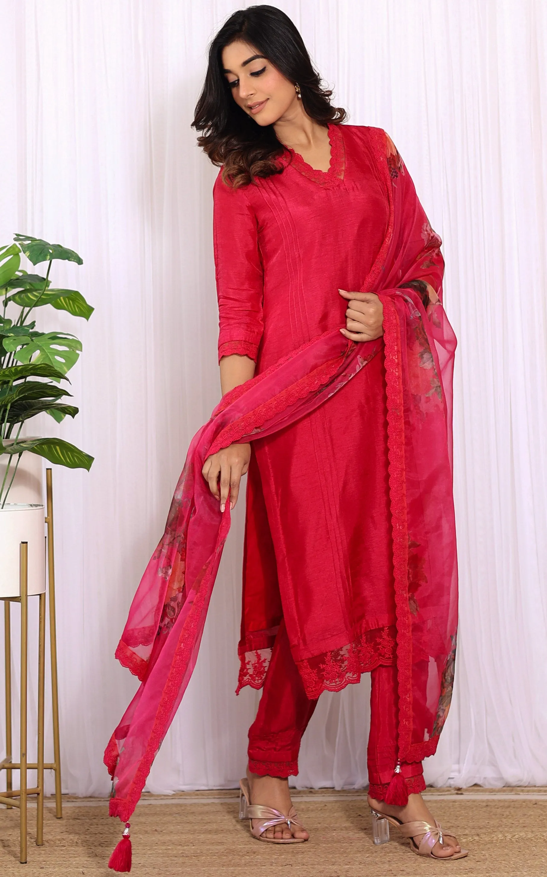 Swati Rathi Rani Kurta Pant Set With Floral Organza Dupatta