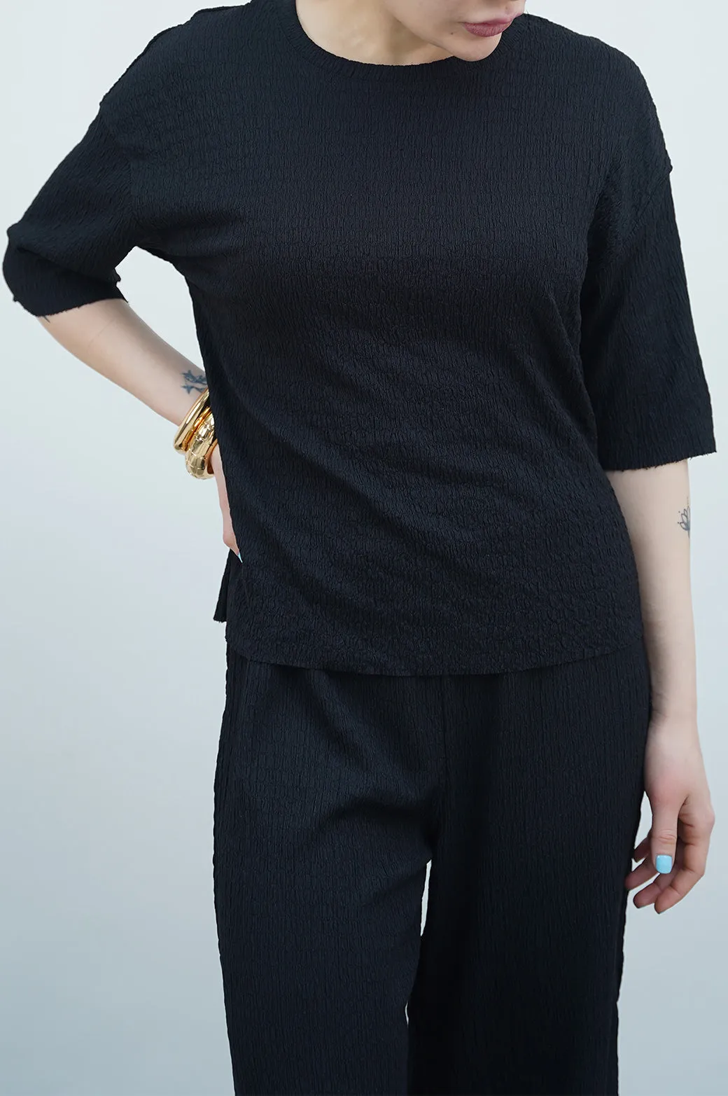 TEXTURED STRETCHY TOP